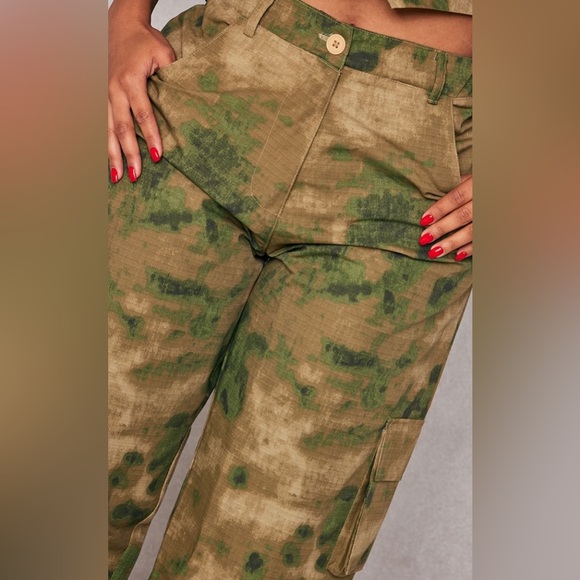 NWT PRETTY LITTLE THING SHAPE CAMO WIDE LEG PANT, SIZE 4 - Picture 4 of 11